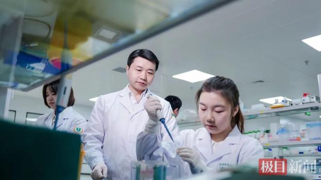 扎根家鄉(xiāng)護(hù)心腦健康！80后教授楊簡(jiǎn)斬獲湖北科技進(jìn)步一等獎(jiǎng)(圖5)